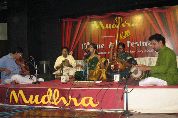 Carnatic Music by ANOORADHA SRIRAM − Ambika Prasad − Arjun Kumar − Papanasam S.Sethuraman