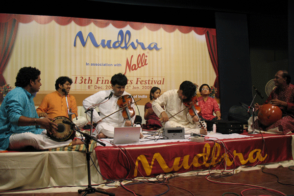 GANESH & KUMARESH(VIOLIN DUET) − Parupalli Phalgun − S.V.Ramani