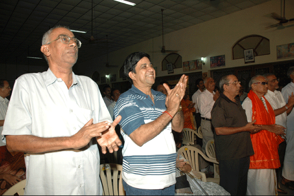 Standing ovation to Y.Gee.Mahendra for his outstanding service to tamil Stage dramas