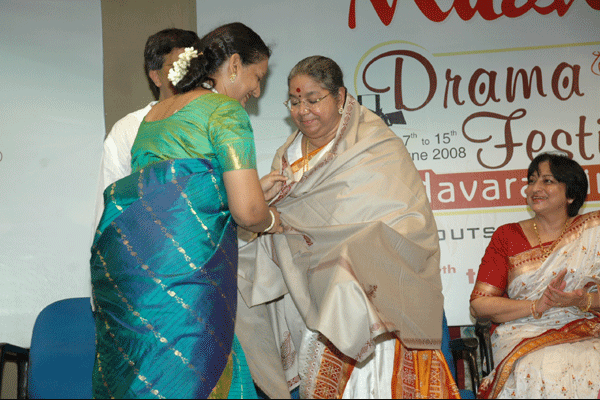Radha Bhaskar honouring Prof. Prema Pandurang