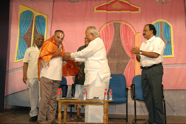 Veteran Stage and tele film actor Ramki being honoured