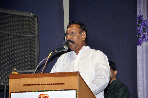 Dinamani Editor Vaidhyanathan who received the first copy of Arutpa Amudham speaks