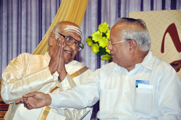 P.S.Narayanaswami thanking Dr.Nalli