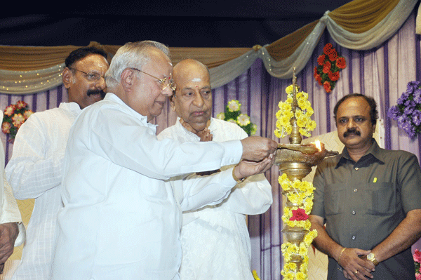 Dr.Nalli inaugurating the Festival