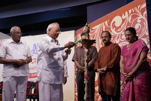 Dr. Nalli Lights the Kuthuvilakku
